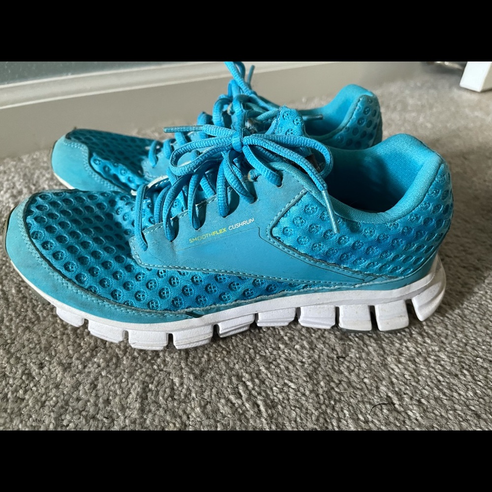 Turquoise Reebok women’s size 7